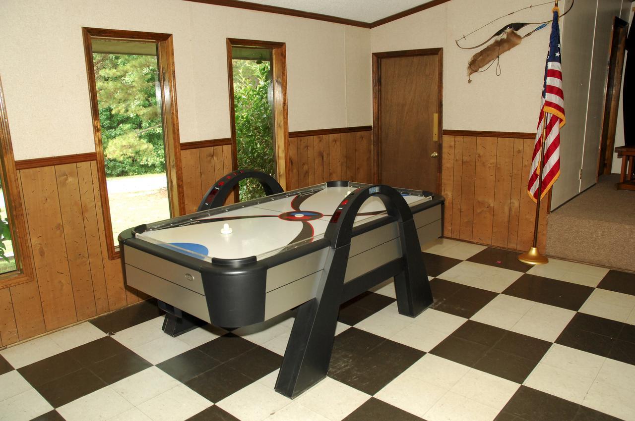 Carolina Landing Camping Resort Two-Bedroom Cabin 1 Fair Play ภายนอก รูปภาพ