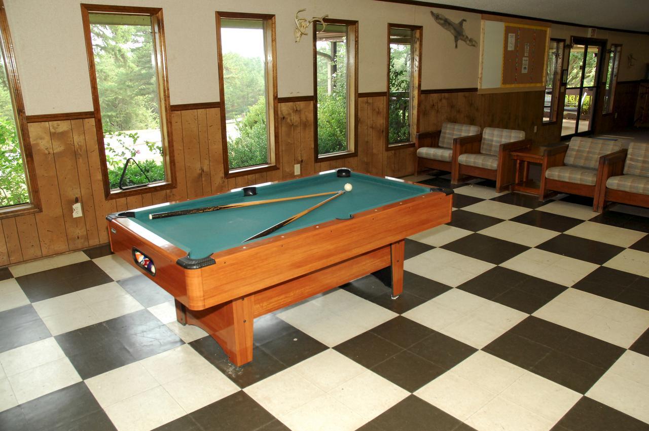 Carolina Landing Camping Resort Two-Bedroom Cabin 1 Fair Play ภายนอก รูปภาพ